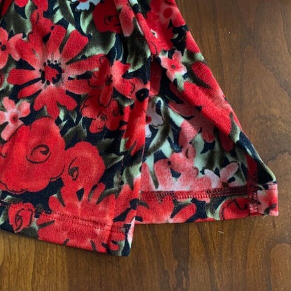 GORGEOUS Bright RED FLORAL Black Green STRETCH Silky TUNIC TOP (22" across) - Picture 5 of 8